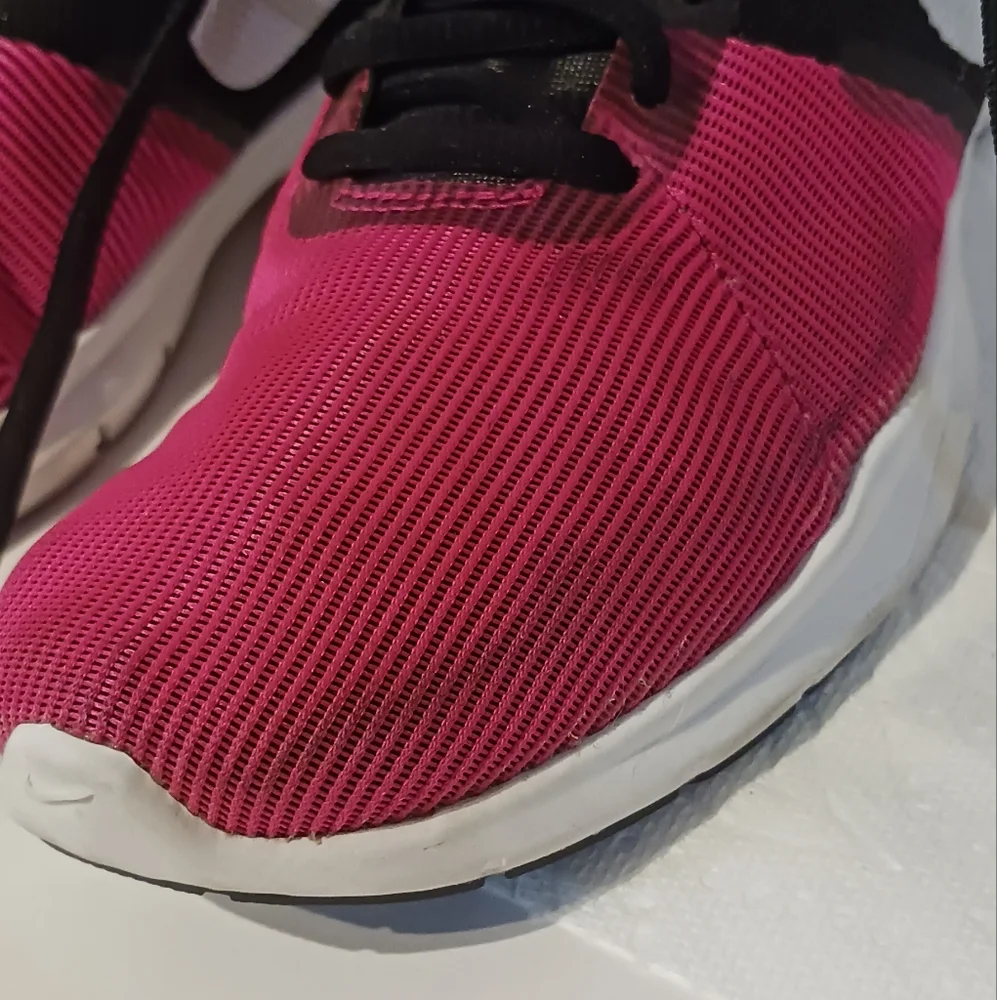 Nike Flex Bijou Girls Sneakers‎ 5.5Y. Pink & Black